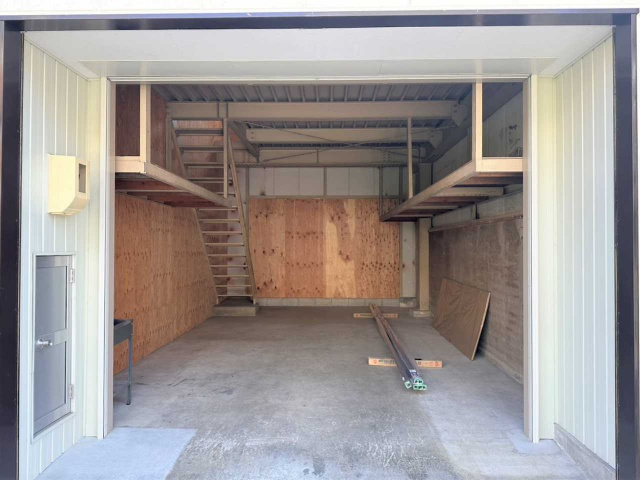 鳴海町字向田事務所のエントランス