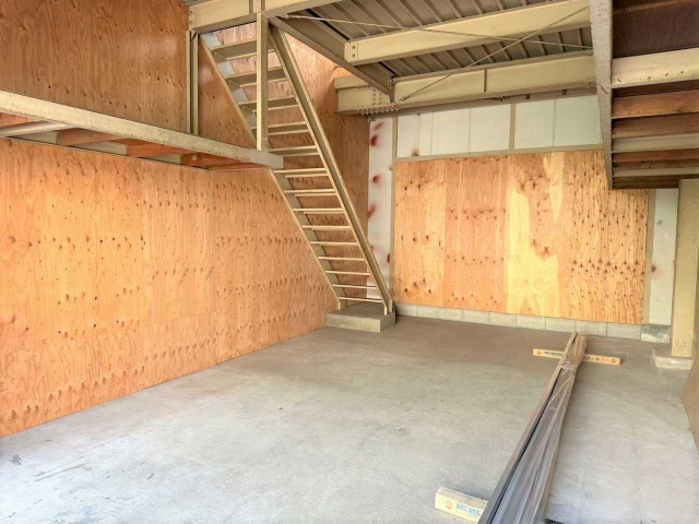 鳴海町字向田事務所のバルコニー