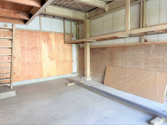 鳴海町字向田事務所のバルコニー