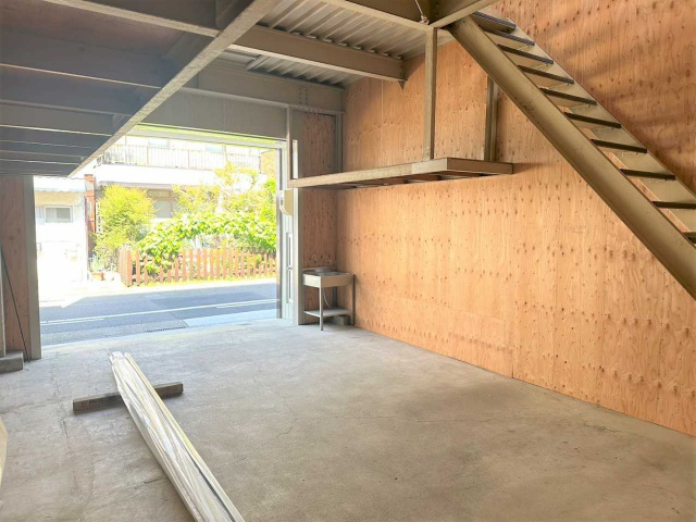 鳴海町字向田事務所のバルコニー