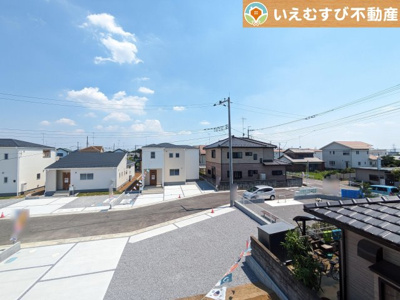 【展望】 | Livele Garden.S　鴻巣屈巣第3 | 高い建物が無く開放感のある展望
バルコニーからの展望も開けていて閑静な住宅地が望めます。日当りも良いですね♪