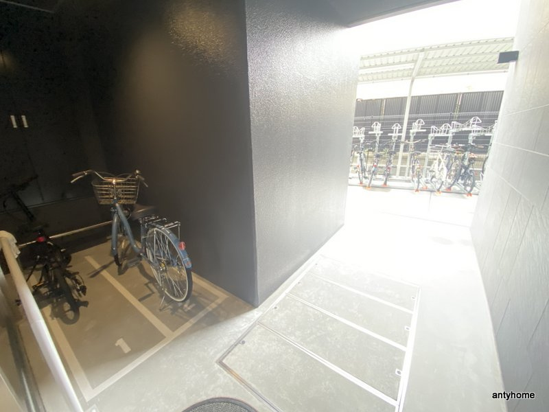 コンフォリア新梅田　仲介手数料無料の駐車場