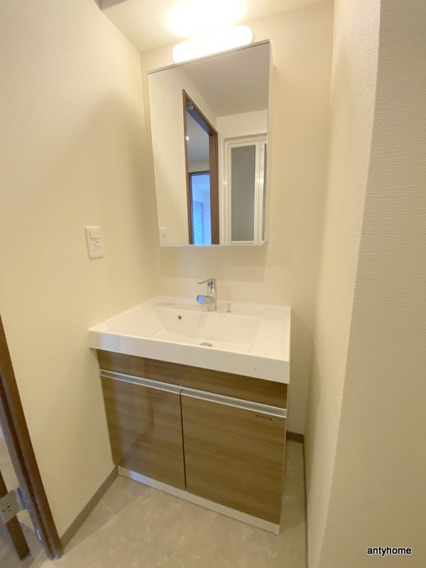 コンフォリア新梅田　仲介手数料無料の洗面所