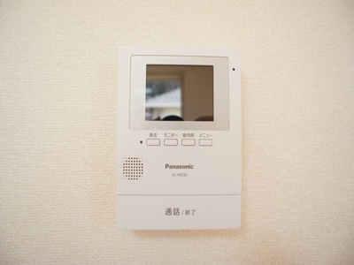 【セキュリティ】 | ヴィヴァーチェF | 訪問者の確認ができるTVドアホン付きです♪