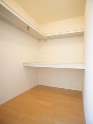 【収納】 | ヴィヴァーチェF | ウォークインクロゼット付きでお部屋はスッキリ♪