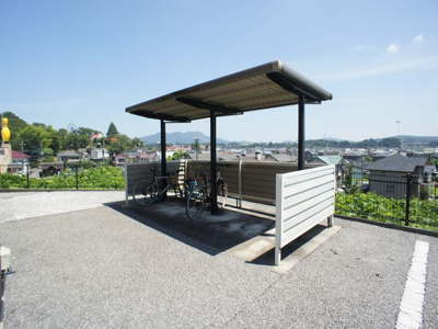 【その他共用部分】 | ヴィヴァーチェF | 屋根付きの駐輪場があります♪