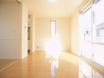 【居間・リビング】 | ヴィヴァーチェF | 快適に過ごせるエアコンが付いています♪