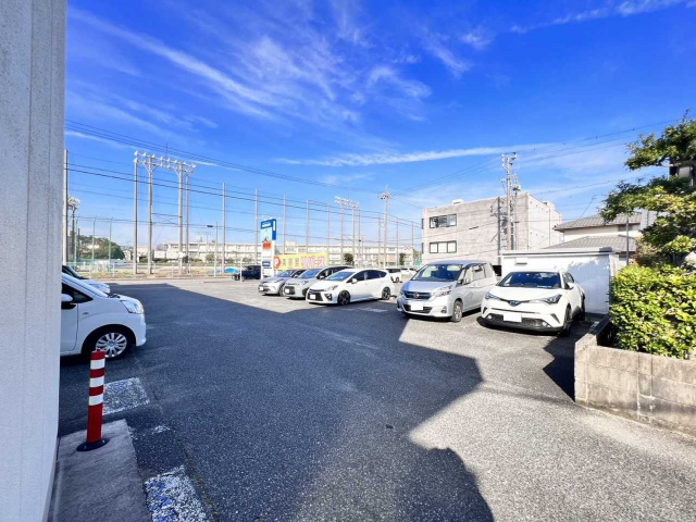 STクレードルビルの駐車場