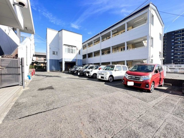 STクレードルビルの駐車場