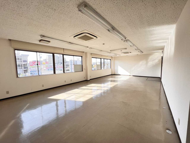 STクレードルビルのロビー