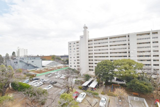 【展望】 | 眼前に広がる空の雄大さと、このお部屋の自慢の一つである「眺望」をご覧ください。毎日、この景色を独り占めできる新生活に夢が広がります。～即日のご見学可能～　お問合せはお気軽にどうぞ。