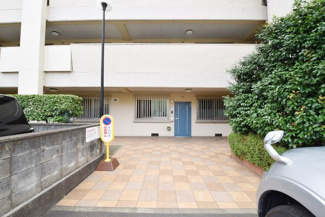 【エントランス】 | マンションの建物内に入って最初に目にする空間が、このエントランスホールです。それほど広くはありませんが、しっかりと清潔感が保たれています。～即日のご見学可能～　お問合せはお気軽にどうぞ。
