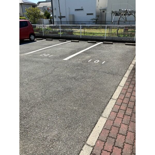 エスポワール田寺の駐車場