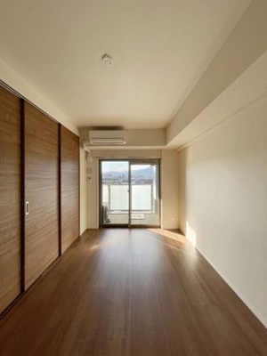 【居間・リビング】 | アネーロ西新Ⅳ（アネーロニシジンフォー） | 別号室の写真になります。現況優先。