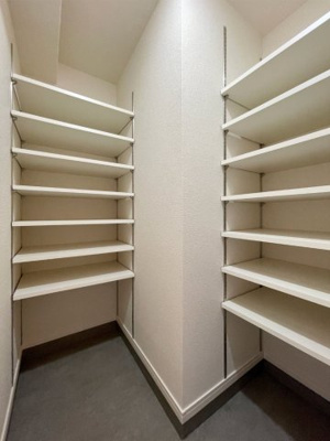 【収納】 | アネーロ西新Ⅳ（アネーロニシジンフォー） | 別号室の写真になります。現況優先。