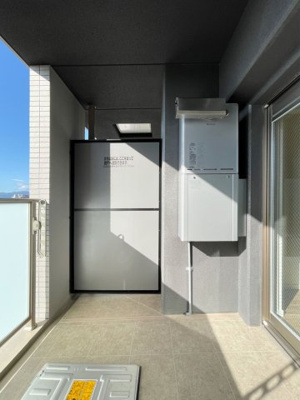 【バルコニー】 | アネーロ西新Ⅳ（アネーロニシジンフォー） | 別号室の写真になります。現況優先。
