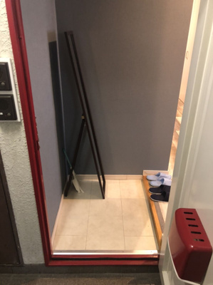 【玄関】 | ロイヤルコープ博多 | 別号室の写真になります。現況優先。