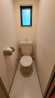 【トイレ】 | アップルトゥリー | 別号室の写真になります。現況優先。