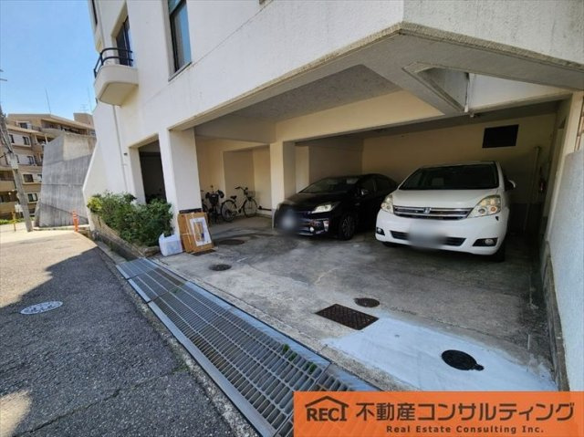 パラツィーナセシリア夙川B館の駐車場
