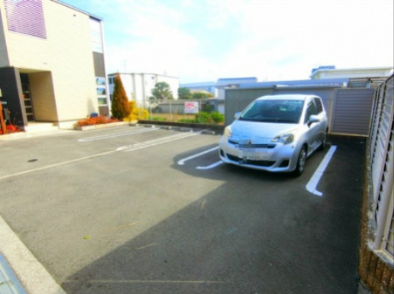昭和町1丁目戸建1号の駐車場