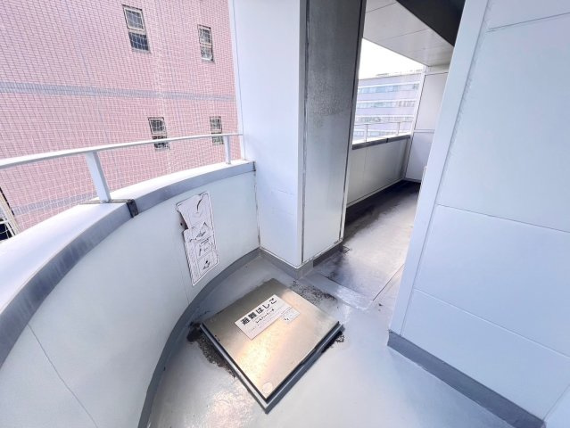御幸本町 カトレヤビルのバルコニー