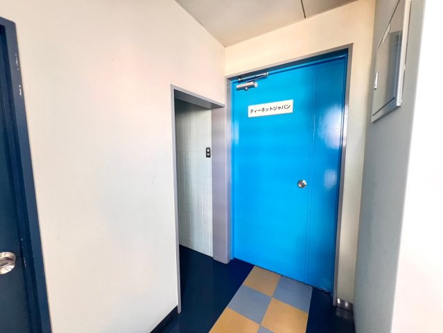 御幸本町 カトレヤビルの玄関
