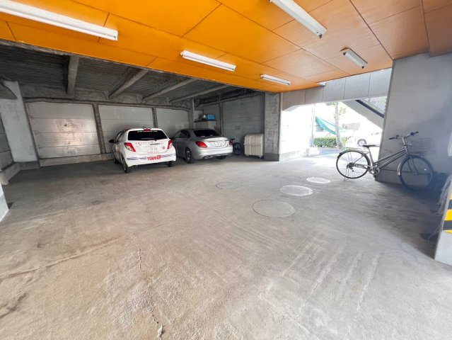 御幸本町 カトレヤビルの駐車場