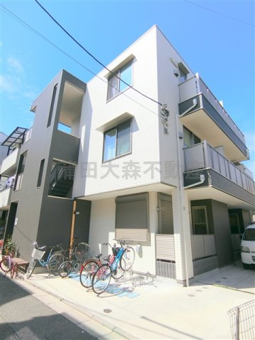 TRES(トレスの外観|2018年4月築　軽量鉄骨造地上3階建て総戸数8戸TVモニター付オートロック宅配BOX
東京都大田区大森東3丁目　京浜急行本線大森町駅徒歩7分、平和島駅徒歩12分