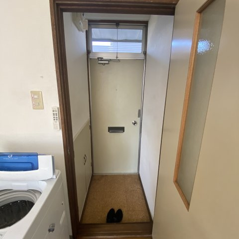 ハイツカレッヂ若草の玄関|落ち着いた玄関です