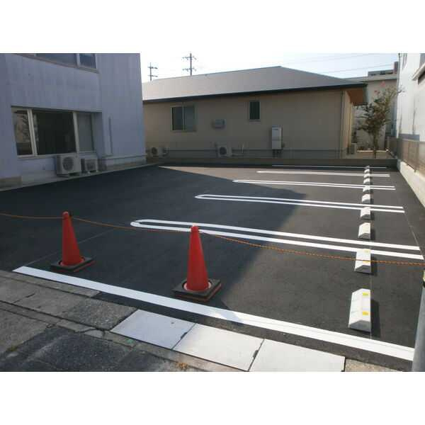 オオタ山の手オフィスの駐車場