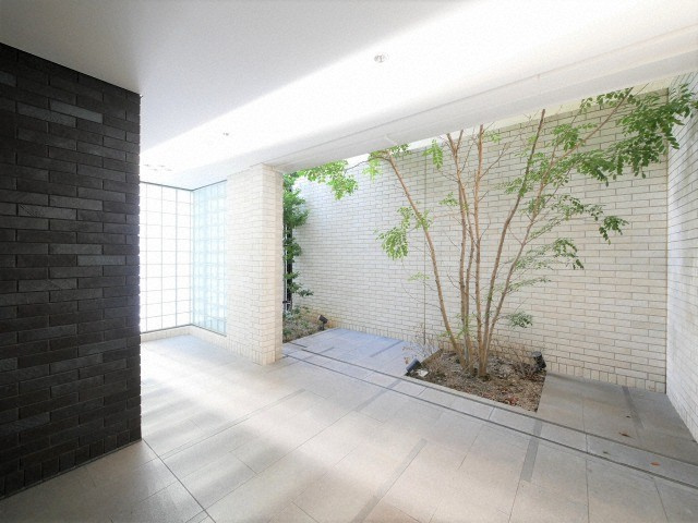 コンフォリア京町堀のロビー