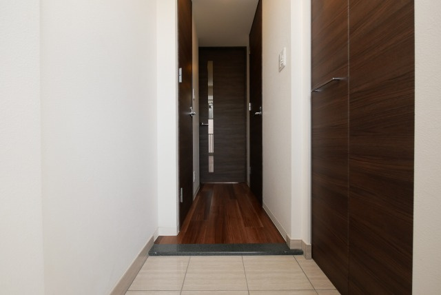 コンフォリア京町堀の玄関