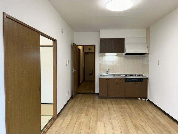 ロイヤルマンションみさき　　刈谷市近郊の賃貸ならクラスホーム刈谷店の居間・リビング