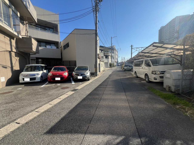 ジャルダン桜町の駐車場