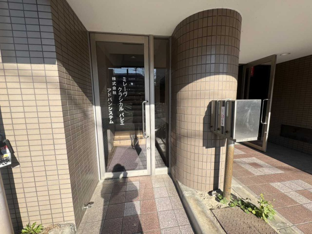 ジャルダン桜町のエントランス