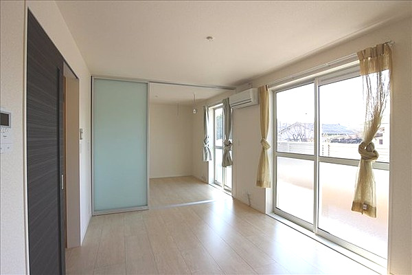 シャーメゾン桜川の居間・リビング