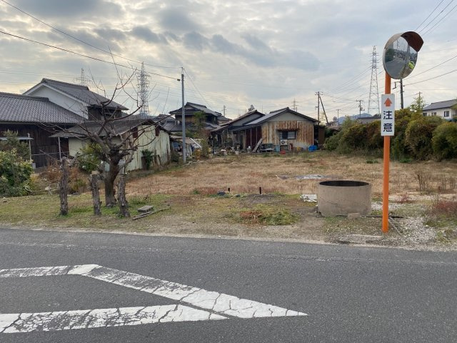 里庄町里見2売地の前面道路含む現地写真