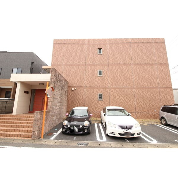 アネマエコーレの駐車場