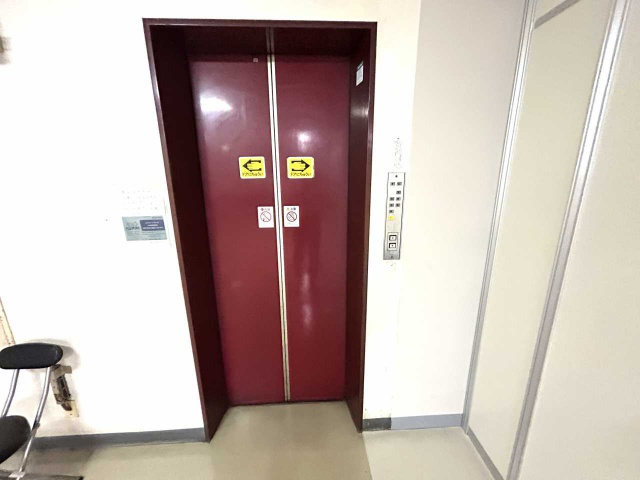 西山地産ビル 西側  一区画の周辺