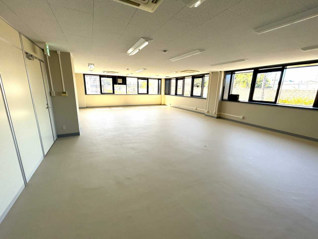 西山地産ビル 西側  一区画の内装