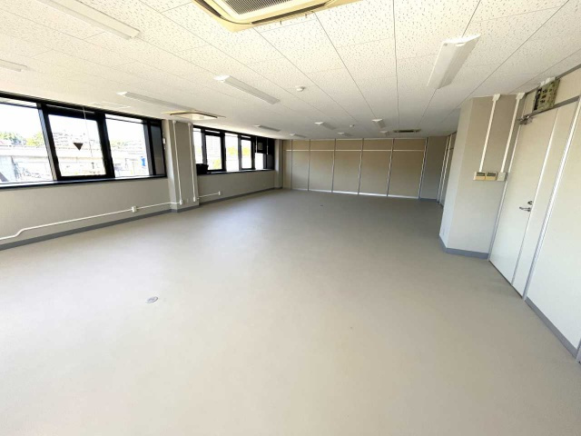 西山地産ビル 西側  一区画の内装