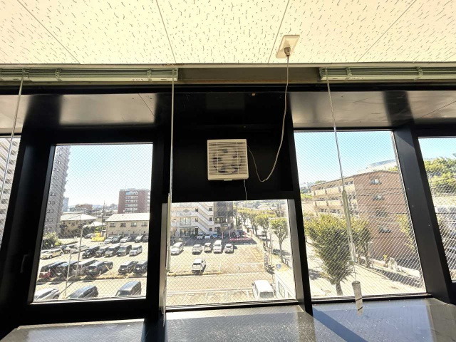 西山地産ビル 西側  一区画の内装