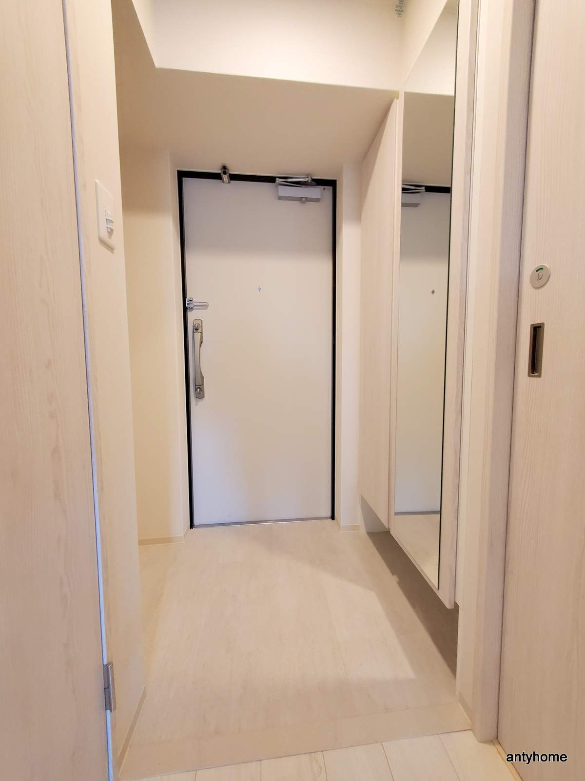 エスリードレジデンス江坂垂水町 仲介手数料無料の玄関