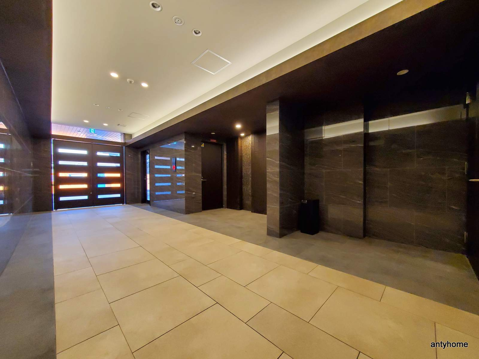 エスリードレジデンス江坂垂水町 仲介手数料無料のロビー