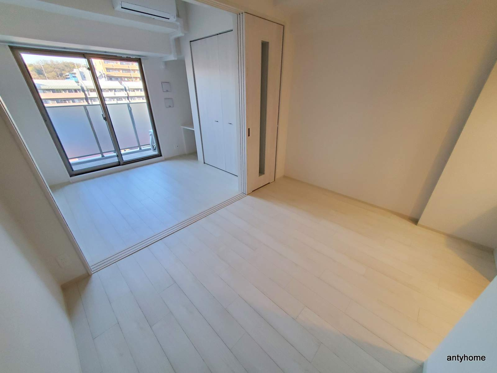 エスリードレジデンス江坂垂水町 仲介手数料無料の居間・リビング