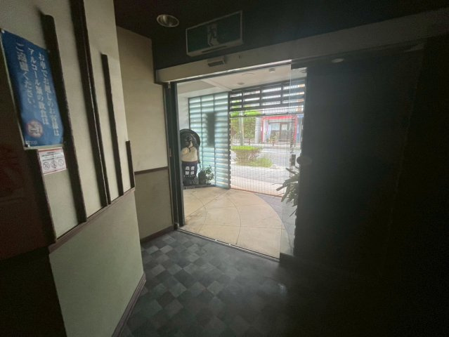 朝日町　居抜店舗のエントランス