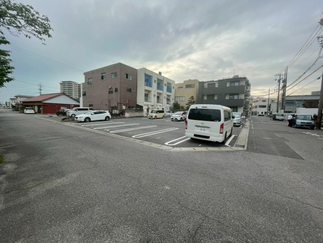朝日町　居抜店舗の駐車場