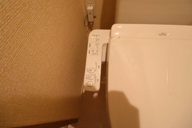 ウェルフィールドのトイレ|温水洗浄便座付き