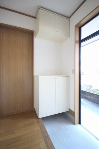 サンすばる21の玄関|明るい玄関です