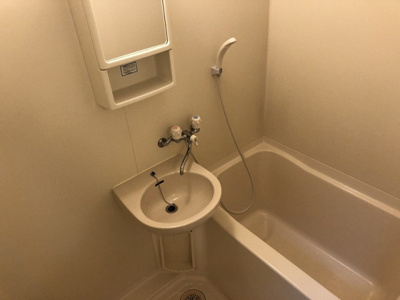 【浴室】 | アルファウイング薬大前 | 別号室の写真になります。現況優先。